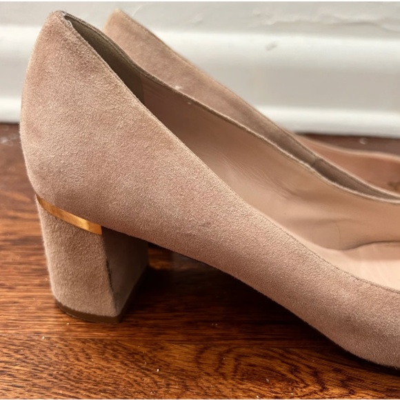 Kate Spade Beige Dolores Too Suede Stacked Gold Heels Size 8 - Picture 3 of 9